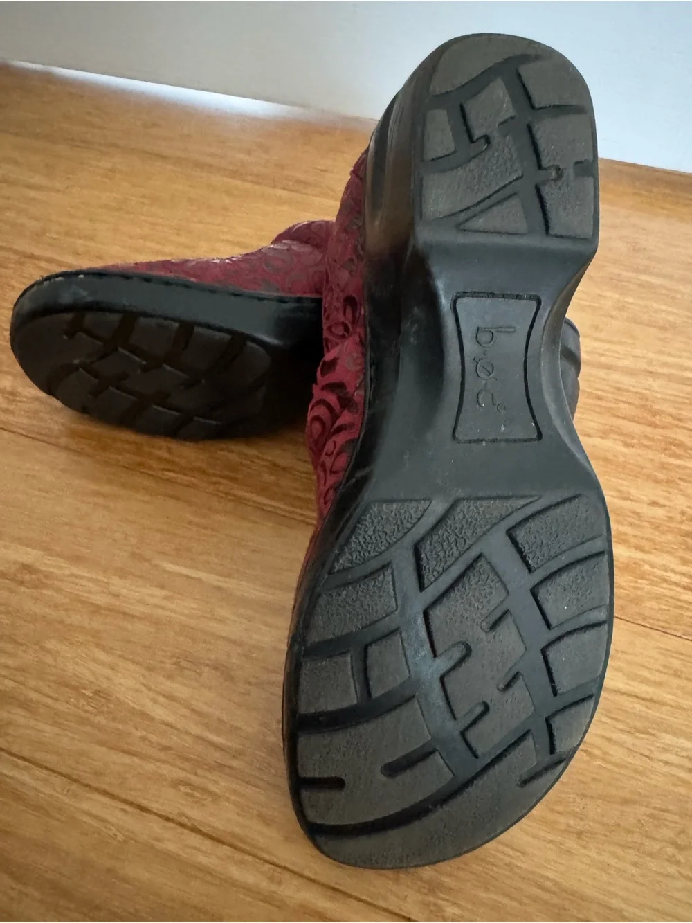 boc Women's Red Patterned Slip-On Platform Clogs